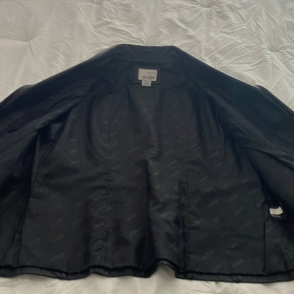 Easth5th GENUINE 100% LEATHER BLACK WOMEN’S JACKET SIZE M - Picture 9 of 11